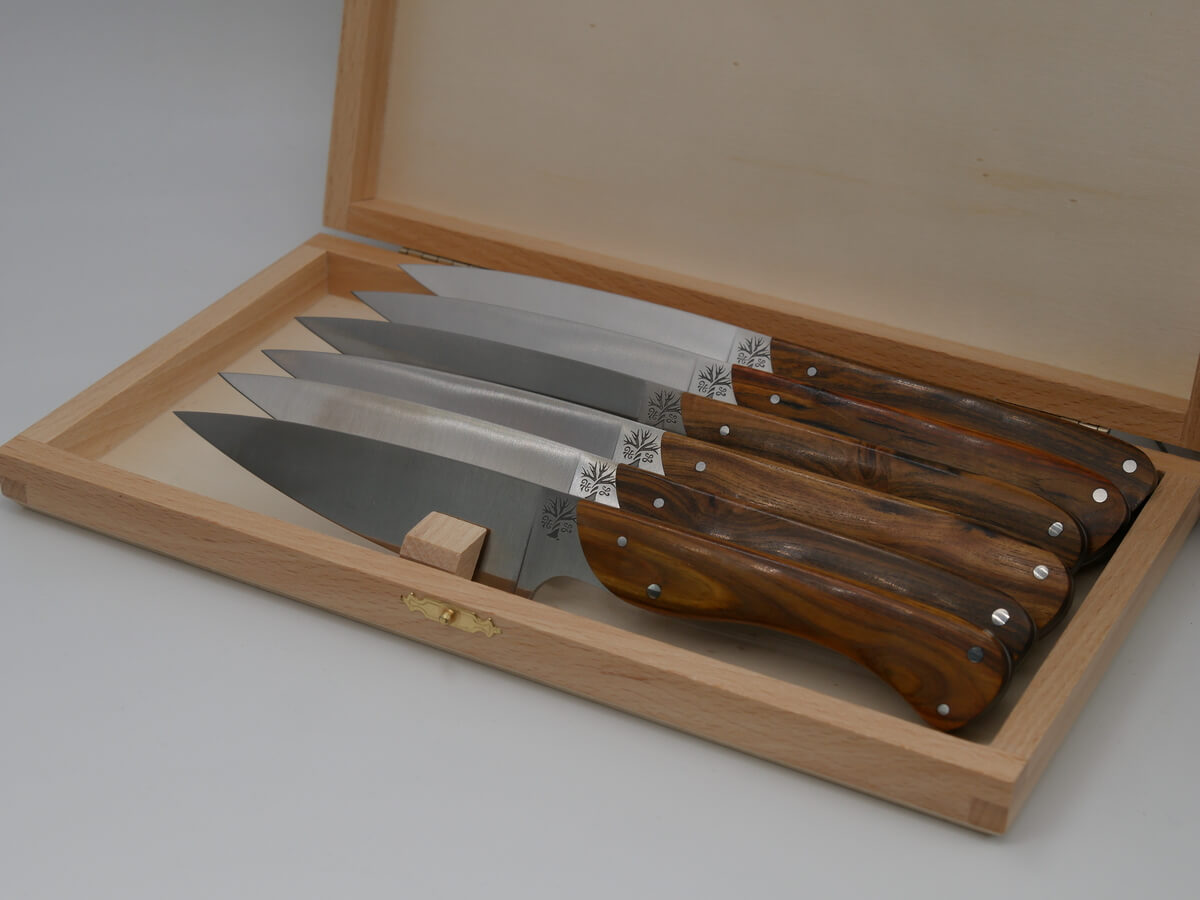 GRÄWE Couteau de table 6 pièces, set de couteaux baguette à découper, pack  de 6 couteaux à petits pains, couteau de petit déjeuner à lame crantée d'un  côté, couteau 21 cm 